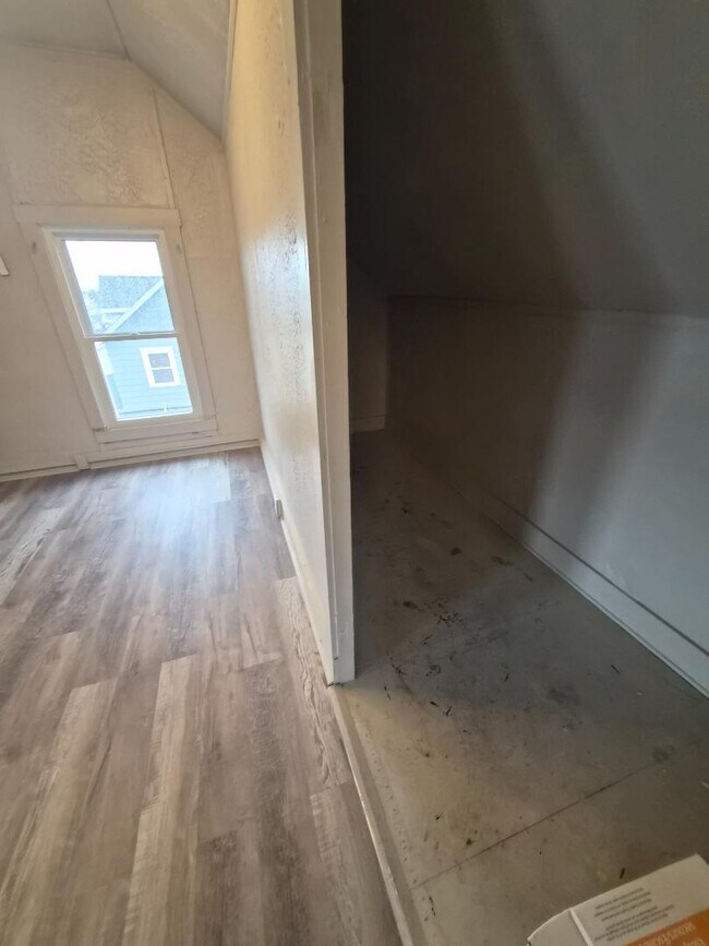 Building Photo - 323 Bedford Ave NW