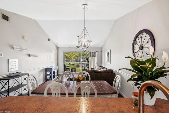 Building Photo - Charming 2 Bed 2 Bath Condo in Naples COMING SOON