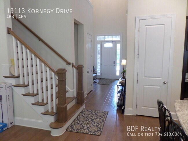 Building Photo - 13113 Kornegy Dr