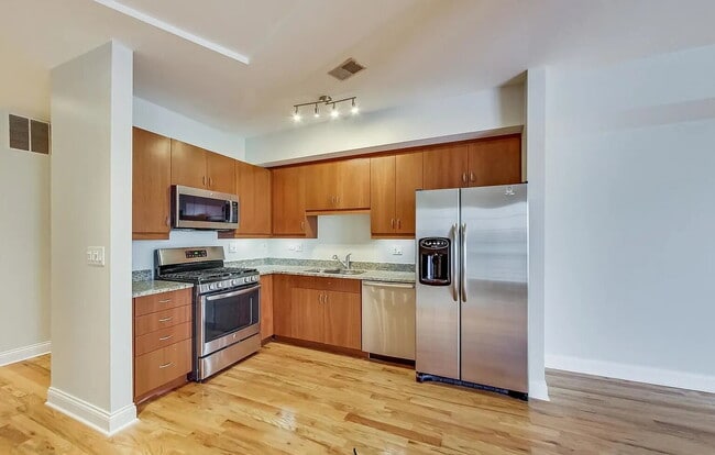 Building Photo - Comfortable Living in a Desirable Area