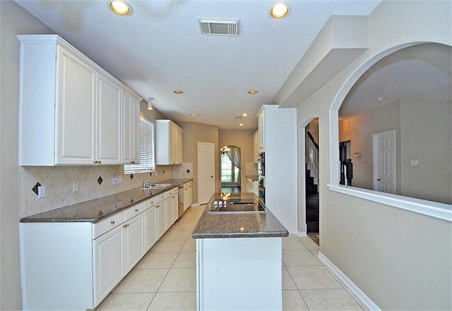 Building Photo - 523 Crestridge Dr