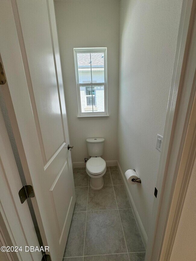 Building Photo - 2005 Divot Dr