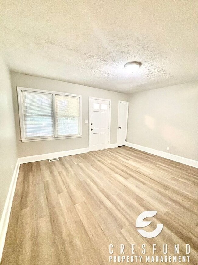 Building Photo - Adorable 2 Bedroom 1 Bathroom Ready for Mo...