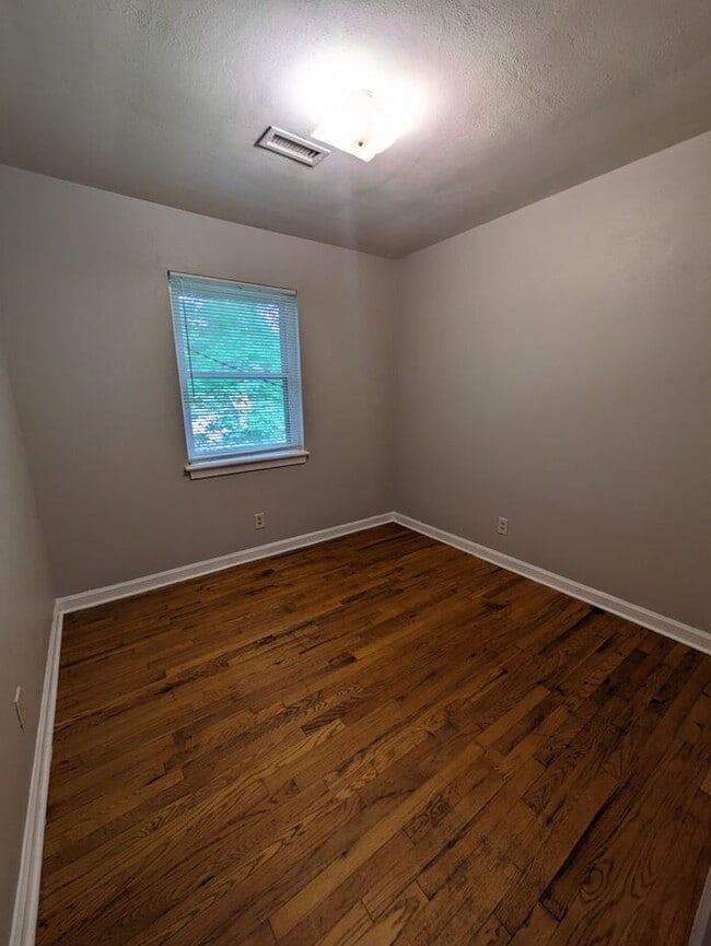 Building Photo - 2BD/1BA Unit in HIckory
