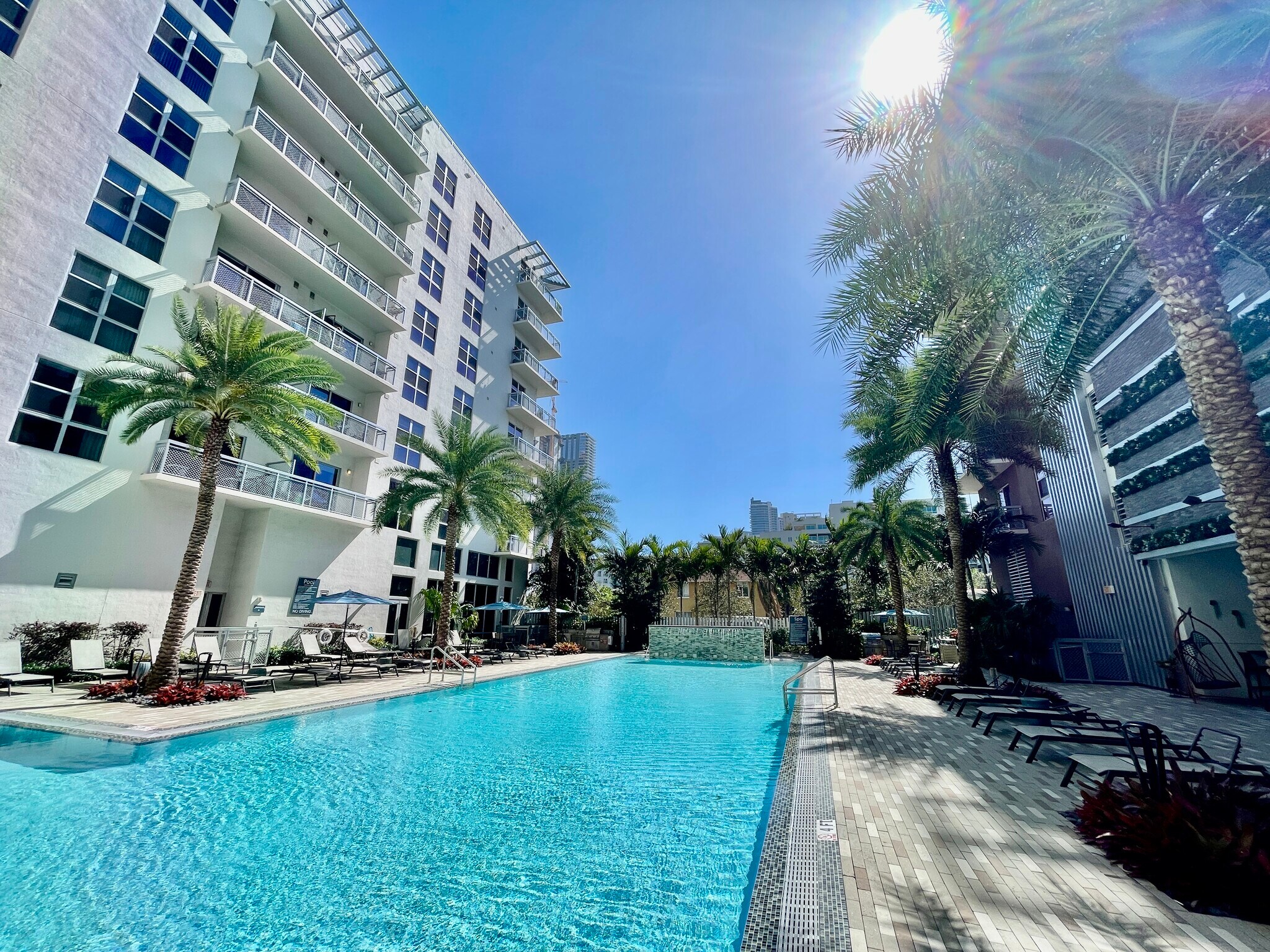 Building Photo - 528 NE 26th St