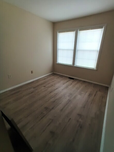 Building Photo - 42 Duncan Way