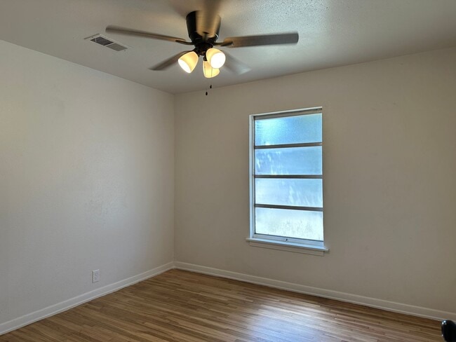 Building Photo - 4 Bedroom