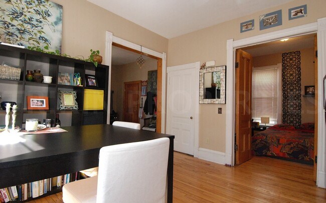 Building Photo - 2533 Lyndale Ave S