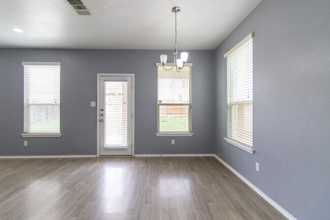 Building Photo - 6505 Clear Brook Dr