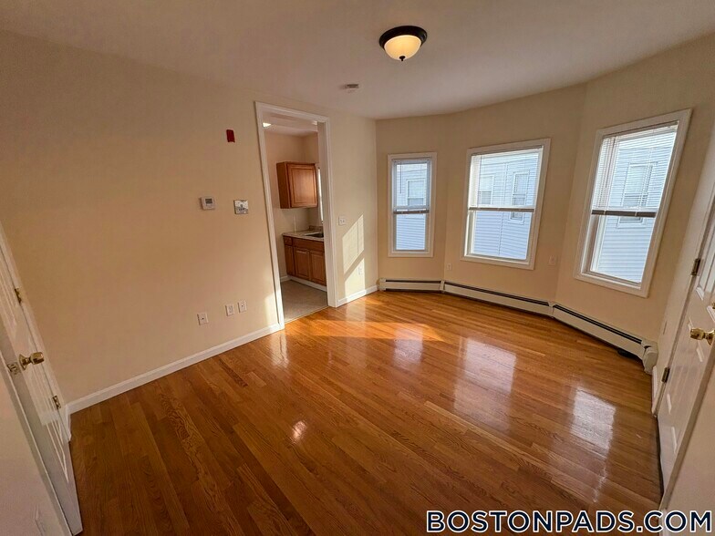 Building Photo - 4 Kingsley Terrace