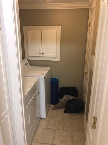 Building Photo - 951 Frontage Rd