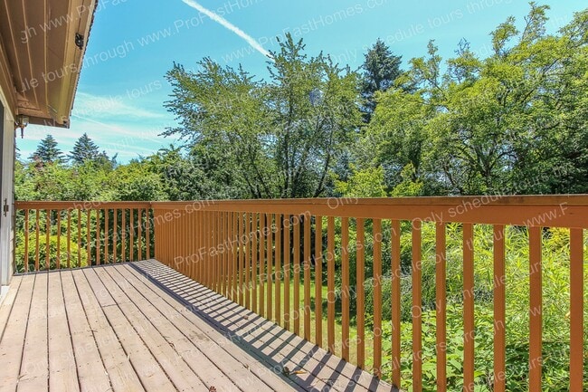 Building Photo - 7840 SW West Slope Dr