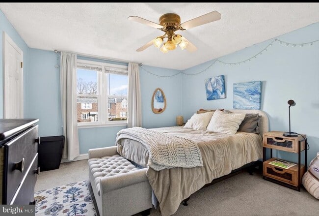 Building Photo - 304 Pine St