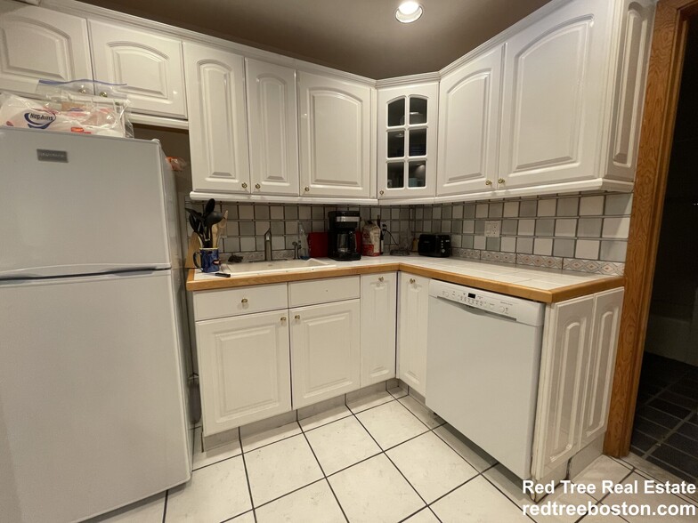 Building Photo - 50 Radnor Rd