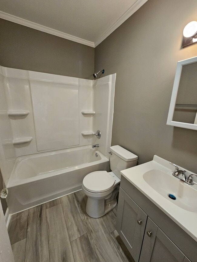 Building Photo - 2 BR off Nathan Hunt