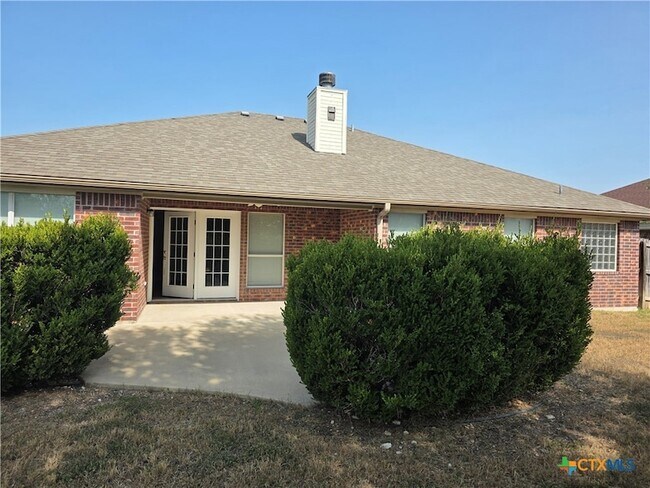 Building Photo - 322 Cedar Ridge Dr