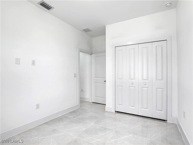 Building Photo - 2933 20th St SW