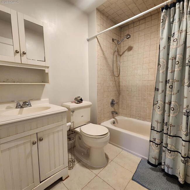 Building Photo - 24 Prairie Ave