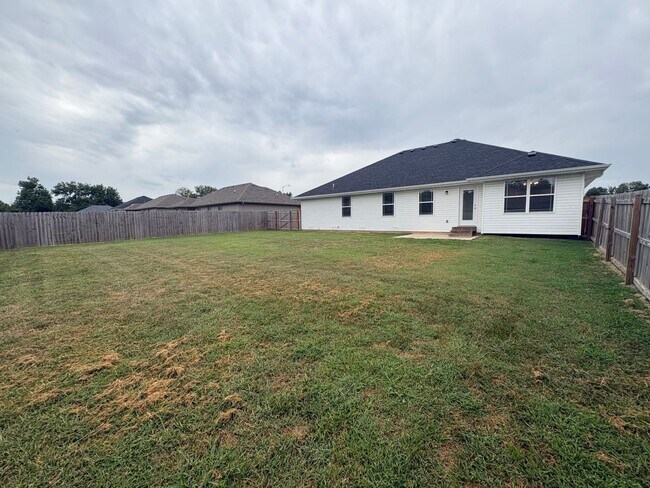 Building Photo - Check out this beautiful newly built 3-bedroom, 2-bathroom home in Springfield!