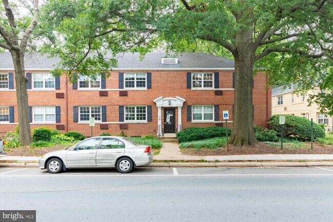 Primary Photo - 201 N George Mason Dr