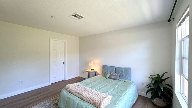Building Photo - Beautiful Tri-Level 3BD/2BA Townhome in Greystone at Eastlake – Eastlake Chula Vista