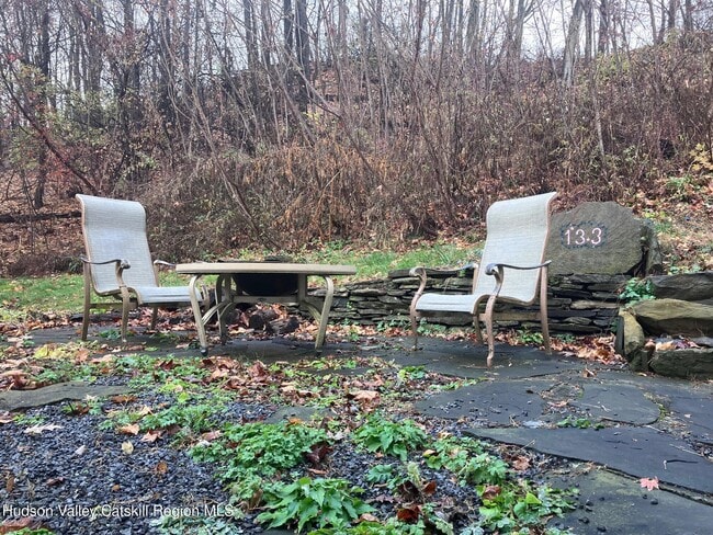 Building Photo - 133 N Rd