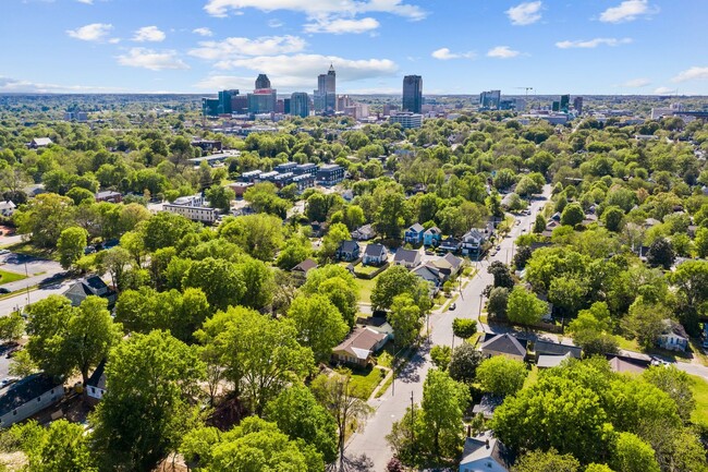 Building Photo - Gorgeous 3/2 Renovation in Downtown Raleig...