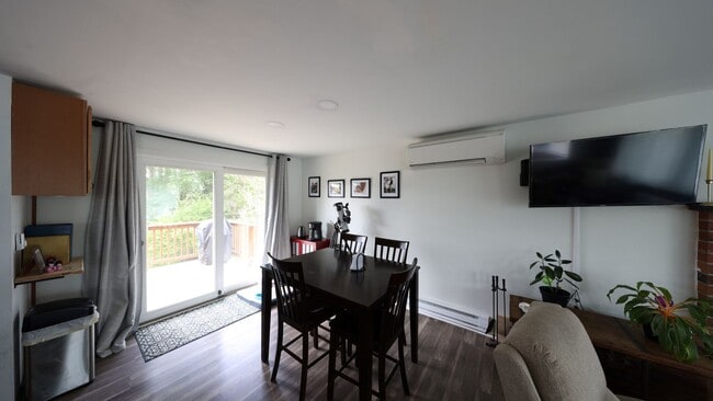 Building Photo - 3 Bed 2 Bath - A/C - Large Backyard - Dog Friendly - NAS Whidbey