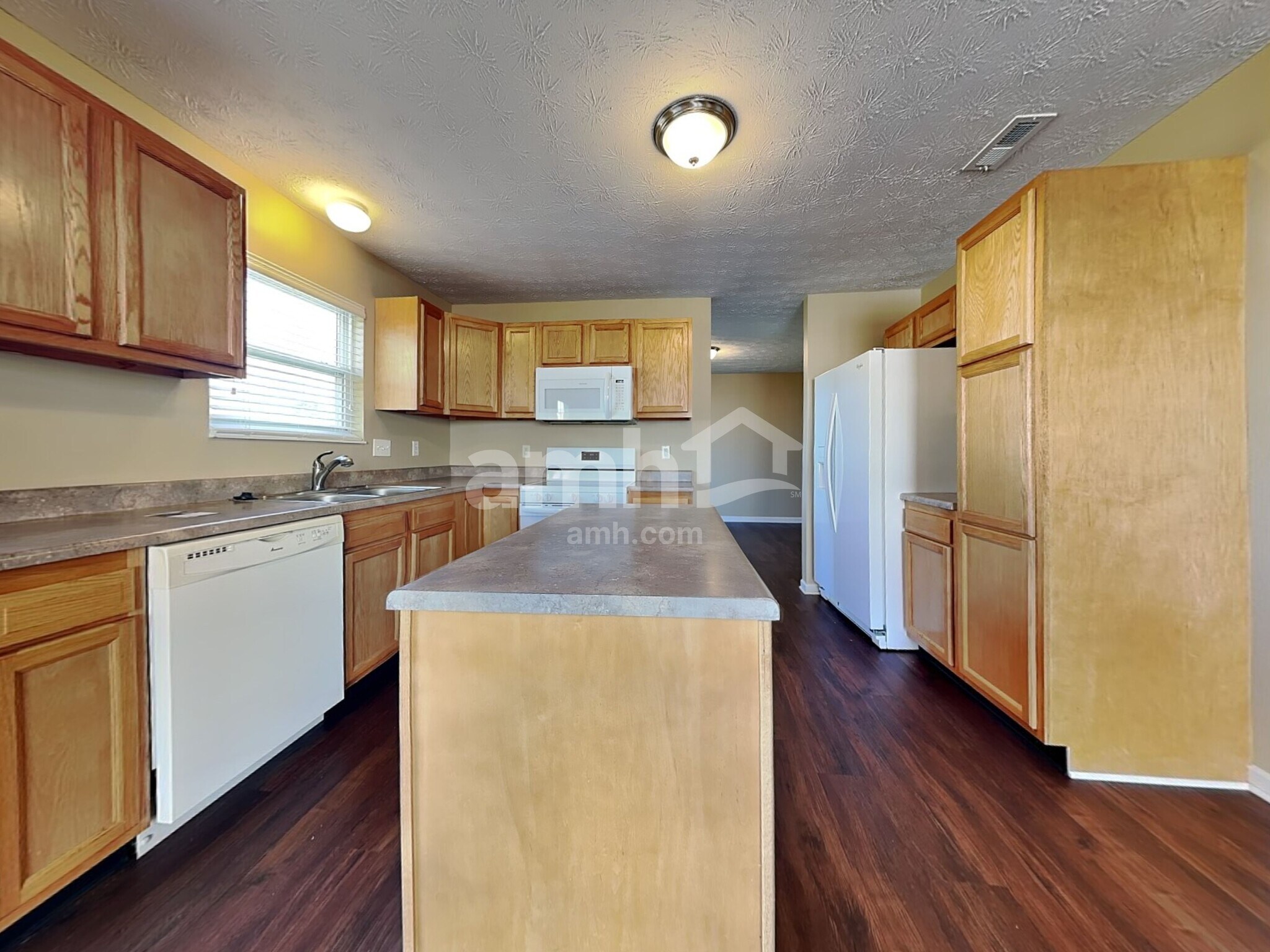 Building Photo - 138 Thompson St