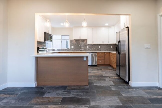 Building Photo - Thoughtfully Updated 2 bedroom Home in Pacific Grove