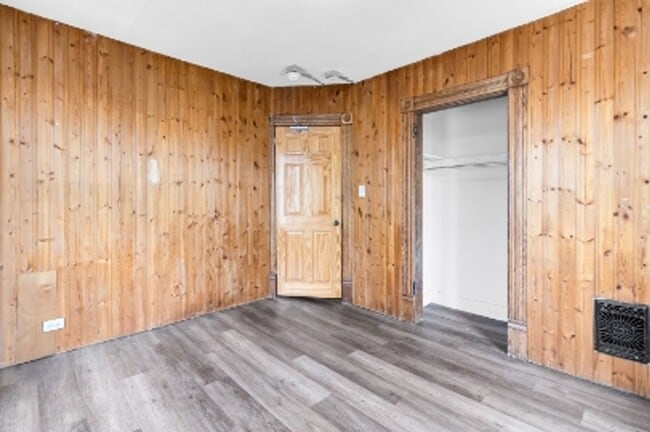 Building Photo - 413 Forest Ave