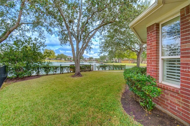 Building Photo - 5802 Horseshoe Falls