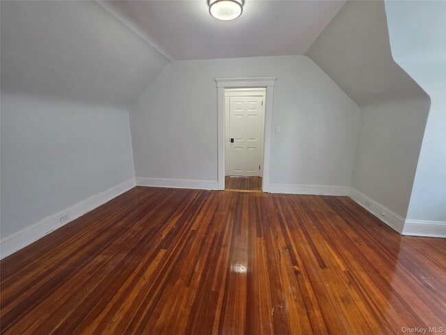 Building Photo - 81 Waring Pl