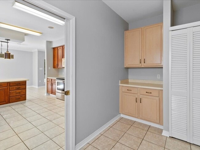 Building Photo - Greenleaves gem 3 bd 2 ba home, fenced yard!
