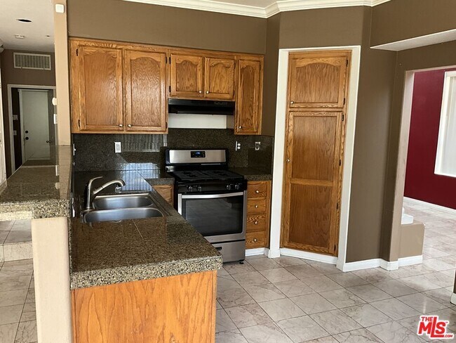 Building Photo - 8087 Tuscany St