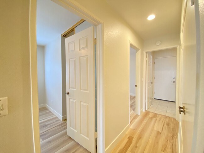 Building Photo - 2620 El Aguila Ln