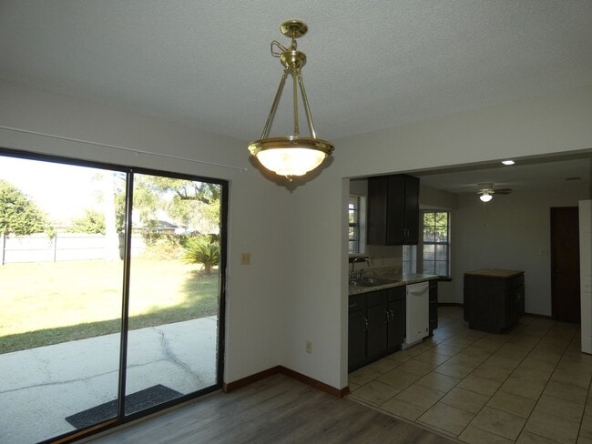 Building Photo - Charming Ranch-Style Home - Pace