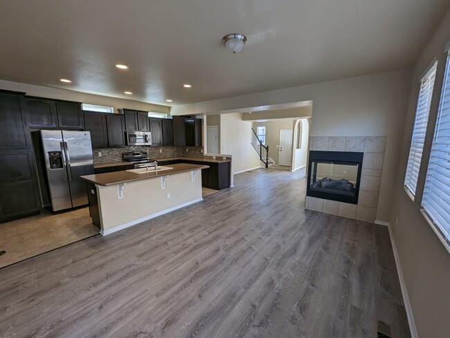 Building Photo - 2418 Ellingwood Dr