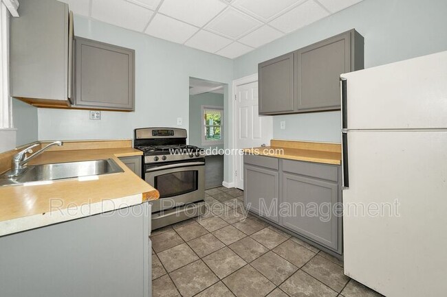 Building Photo - 601 N Sherman Dr