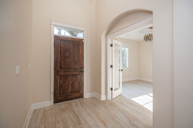 Building Photo - Sun Meadow Home 4 Bed + Bonus + Office + H...