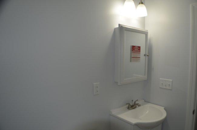 Building Photo - 563 Burritt St