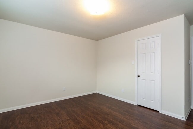 Building Photo - 6111 El Oro Dr