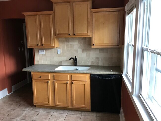 Kitchen - 148 Mosley Dr