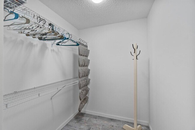 Building Photo - 7916 Coral Pointe Dr