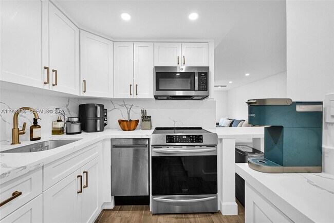 Building Photo - 8609 SW 68th Ct