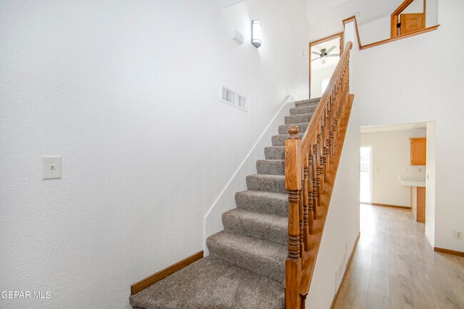 Building Photo - 929 Totonaca Ln