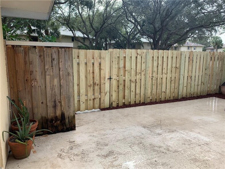 Building Photo - 2922 SW 22nd Cir