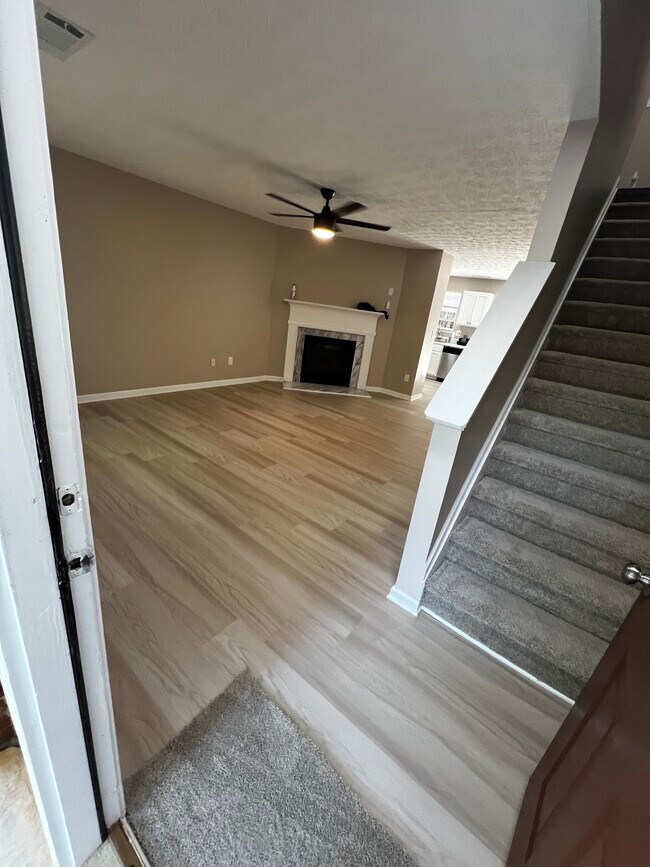 Building Photo - 2381 Rimmele Dr NW