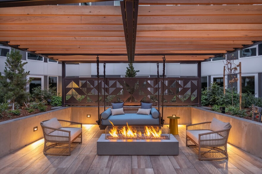 Building Photo - The Riva