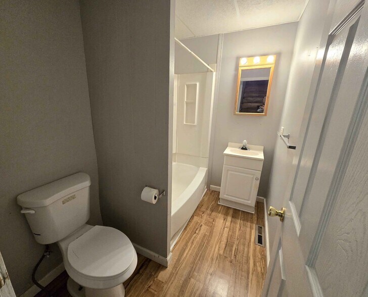 Bathroom - 272-102 W William St